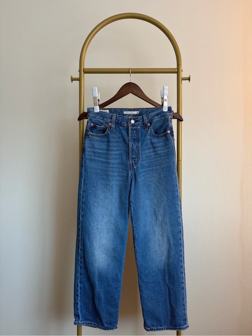 Levi's Women's Straight Leg Jeans in Medium Blue Wash